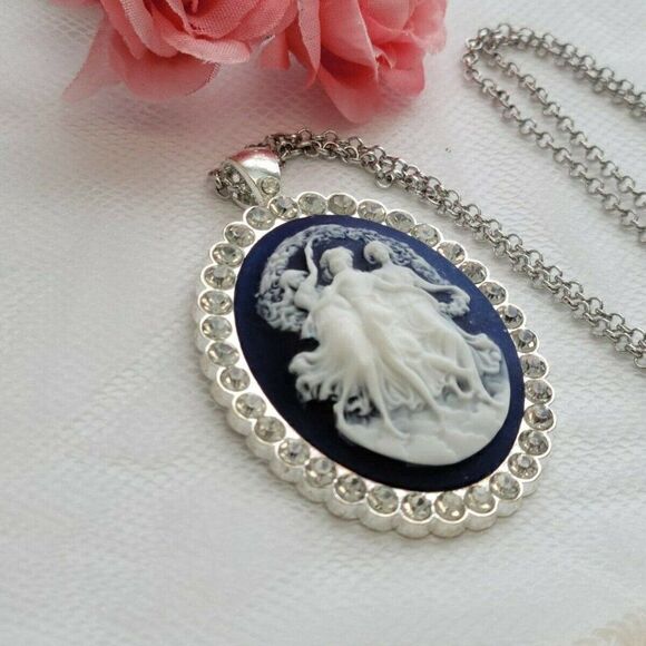 Cameo jewelry Victorian muse dancer Three Muses Dancing Ladies Garden Necklace - Picture 3 of 6
